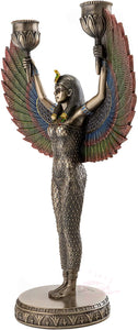 展开翅膀的埃及母性和魔法女神伊西斯