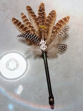 將圖片載入圖庫檢視器 FHSJP 新款WITCHmace魔法棒magic stick孔雀羽毛白水晶权杖仪式道具 魔法杖
