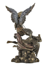將圖片載入圖庫檢視器 能量雕像系列~进口大天使迈克尔在打败路西法雕像
